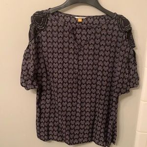 Leifsdottir Anthropologie blouse size 0. Black/grey/olive pattern